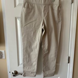 Off-white cotton capris